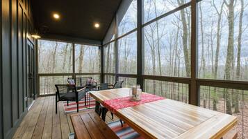 Chalet (2 Bedrooms) | Interior