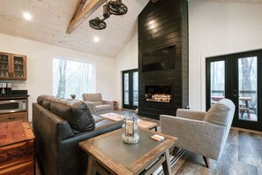 Chalet (2 Bedrooms) | Interior