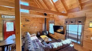 Chalet (2 Bedrooms) | Interior