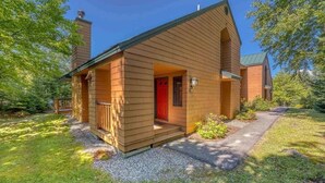 A wooden cabin with a red door, a chimney, and a gravel driveway. - Mwp25 Updated 3 bed 3 Bath Condo With Mountain ski Slope Views in Bretton Woods (Bretton Woods)