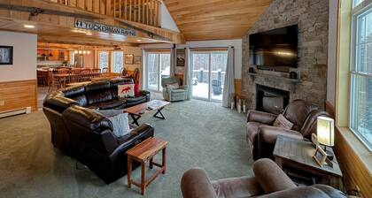 Hl96 Single Family Home With Views and Lots of Space! Privacy, Convenience, AC and Style!