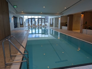 Pool - Boutique Eclectic City Apt | Pool, Sauna & Carpark (Melbourne)