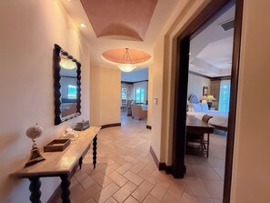 Bügeleisen/Bügelbrett, Reisekinderbett, Bettwäsche