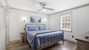 Bureau, fer et planche à repasser, Wi-Fi gratuit, draps fournis