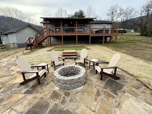Lazy Bear Meadow | Dog-Friendly Cabin with Fenced Yard, Hot Tub & Putting Green