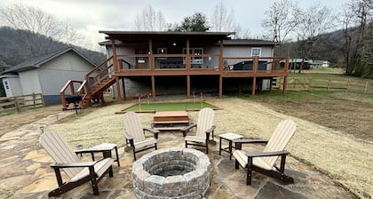 Lazy Bear Meadow | Dog-Friendly Cabin with Fenced Yard, Hot Tub & Putting Green