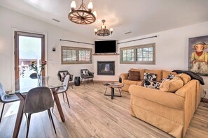 Living area - Modern Cowboy Retreat, Hot Tub, Saloon, Pets Allowed (Sedona)