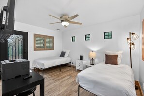 3 室のベッドルーム、アイロン / アイロン台、WiFi、ベッドシーツ