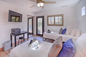 3 habitaciones, tabla de planchar con plancha, wifi y ropa de cama 