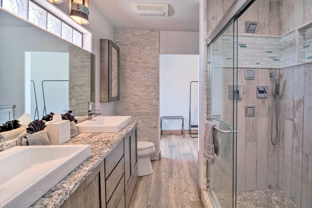 Dusche, Handtücher, Seife, Toilettenpapier