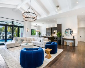 Villa | 4 bedrooms - Private Waterfront Luxury Villa Resort-style Living Privacy (Fort Lauderdale)