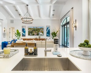 Villa | 4 bedrooms - Private Waterfront Luxury Villa Resort-style Living Privacy (Fort Lauderdale)