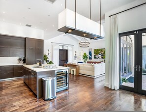 Villa | 4 bedrooms - Private Waterfront Luxury Villa Resort-style Living Privacy (Fort Lauderdale)