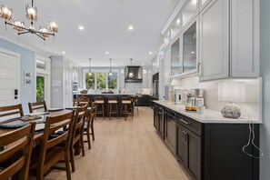 Dining - 3 Alder Lane @ Forest Beach | Steps from the Beach | Walk to Loggerhead Landing Dining (Hilton Head Island)
