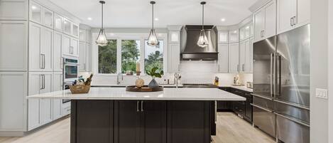 雪櫃、微波爐、焗爐、爐具