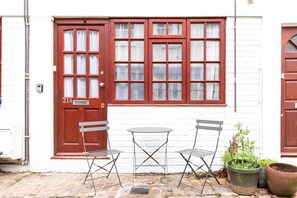 Exterior detail - Blueground | London, view, nr Kensington Gardens (London)