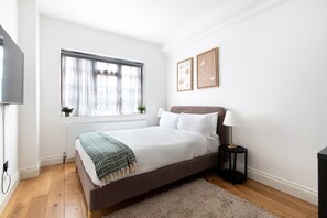 Iron/ironing board, WiFi, bed sheets - Blueground | London, view, nr Kensington Gardens (London)