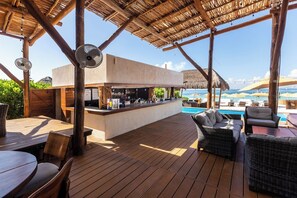 Outdoor dining - Ocean Breeze: New downtown room (Isla Mujeres)