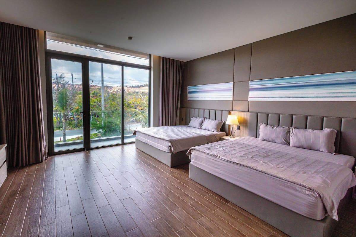 家庭客房, 花園景 | 迷你吧、房內夾萬、遮光窗簾/窗簾、熨斗/熨衫板