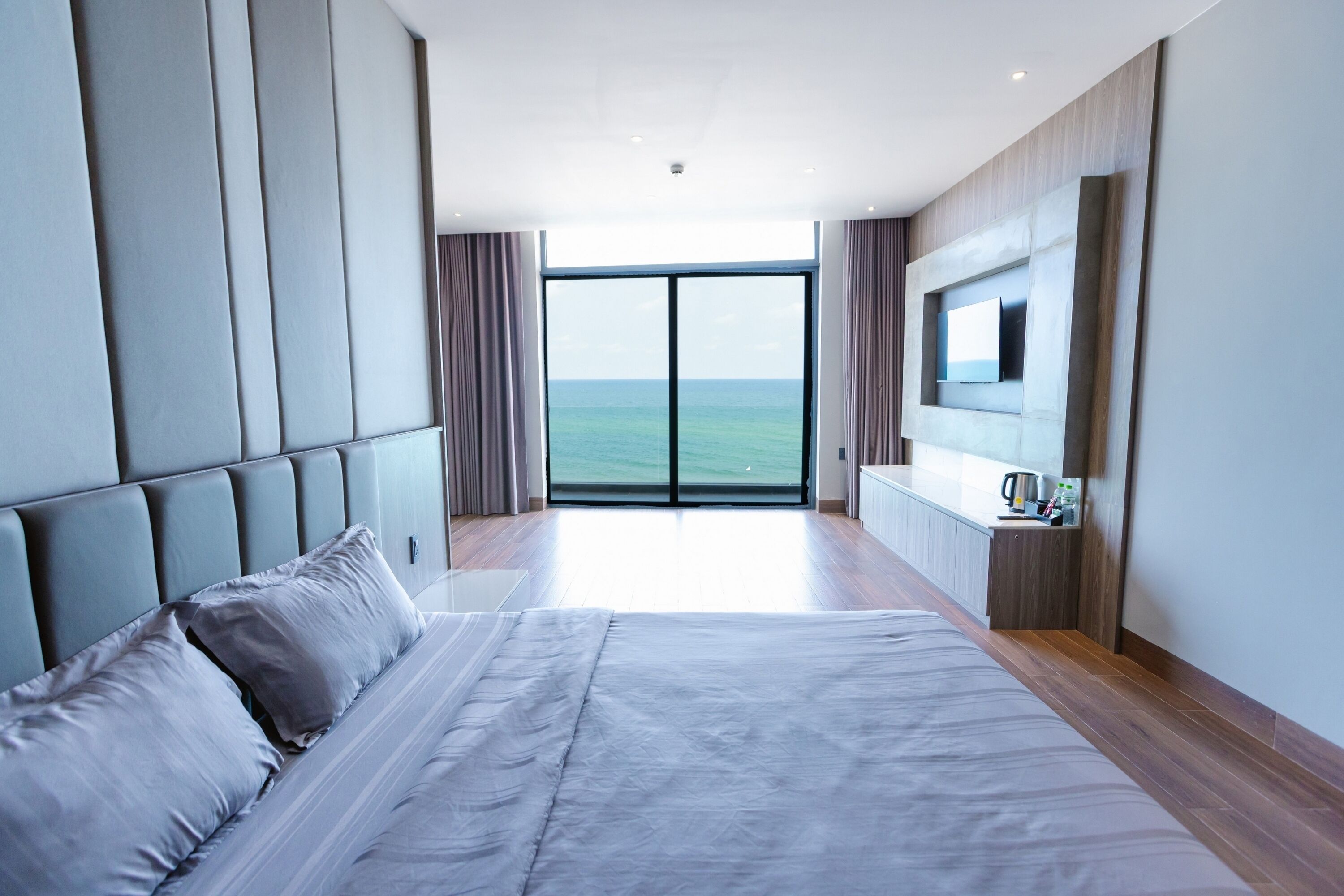 Quarto luxo, vista para o mar | Frigobar, cofres nos quartos, cortinas blackout