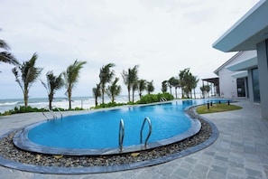 Outdoor pool - Polaris Beach Villa and Resort (Ham Thuan Nam)