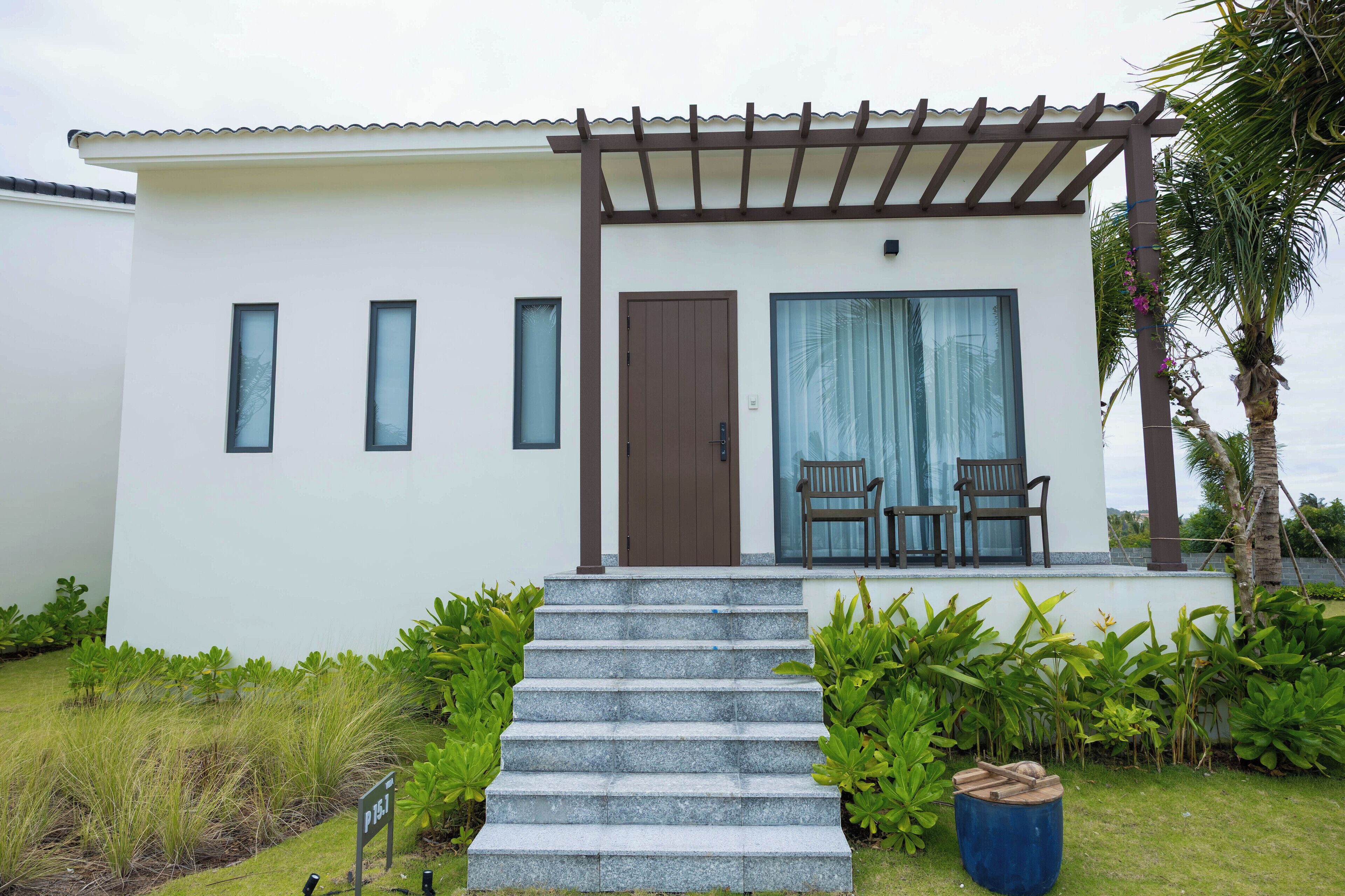 Huvila, näköala puutarhaan | Ulkopuoli