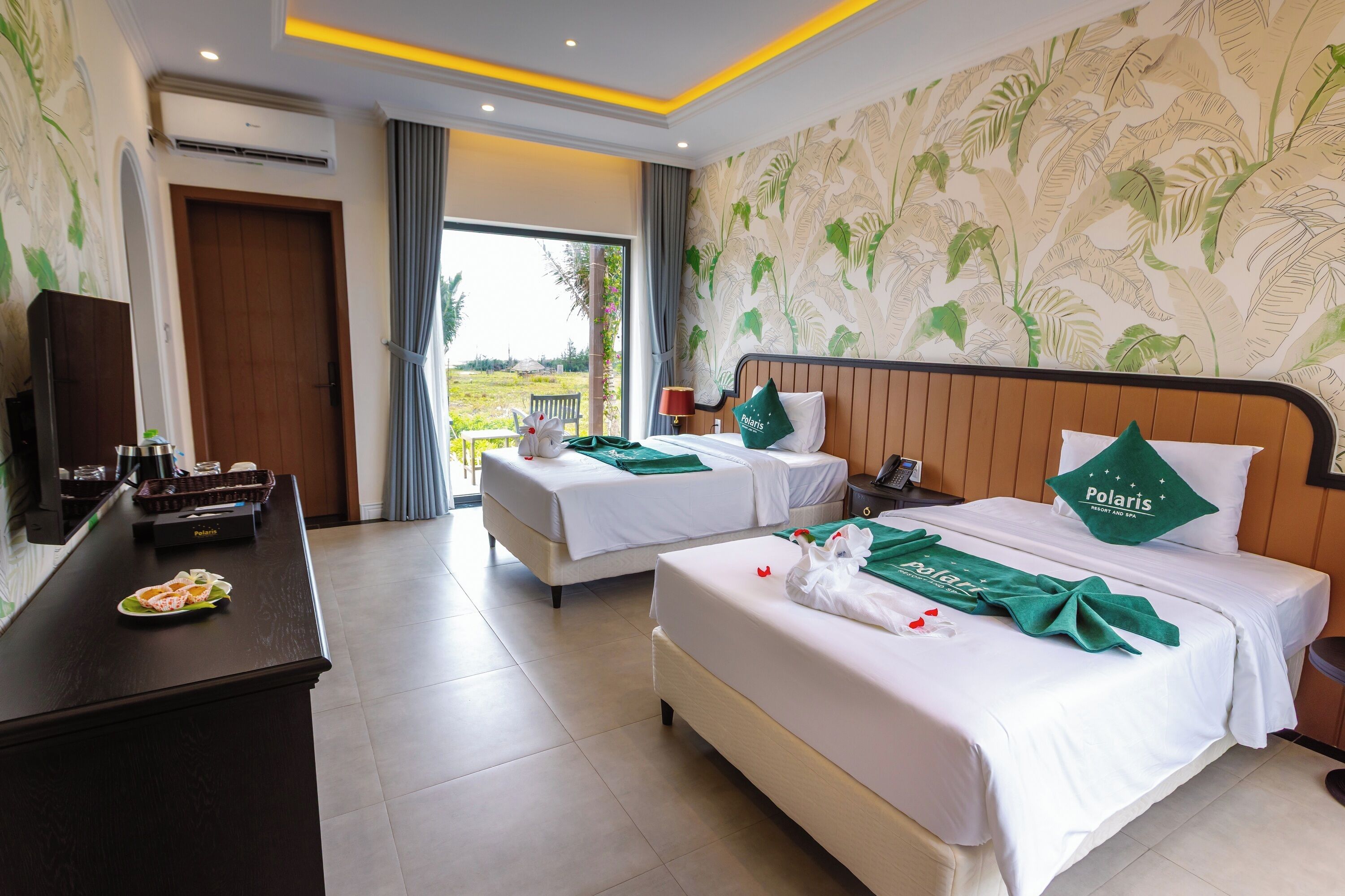 Deluxe-Zweibettzimmer, Gartenblick | Minibar, Zimmersafe, Verdunkelungsvorhänge, Bügeleisen/Bügelbrett