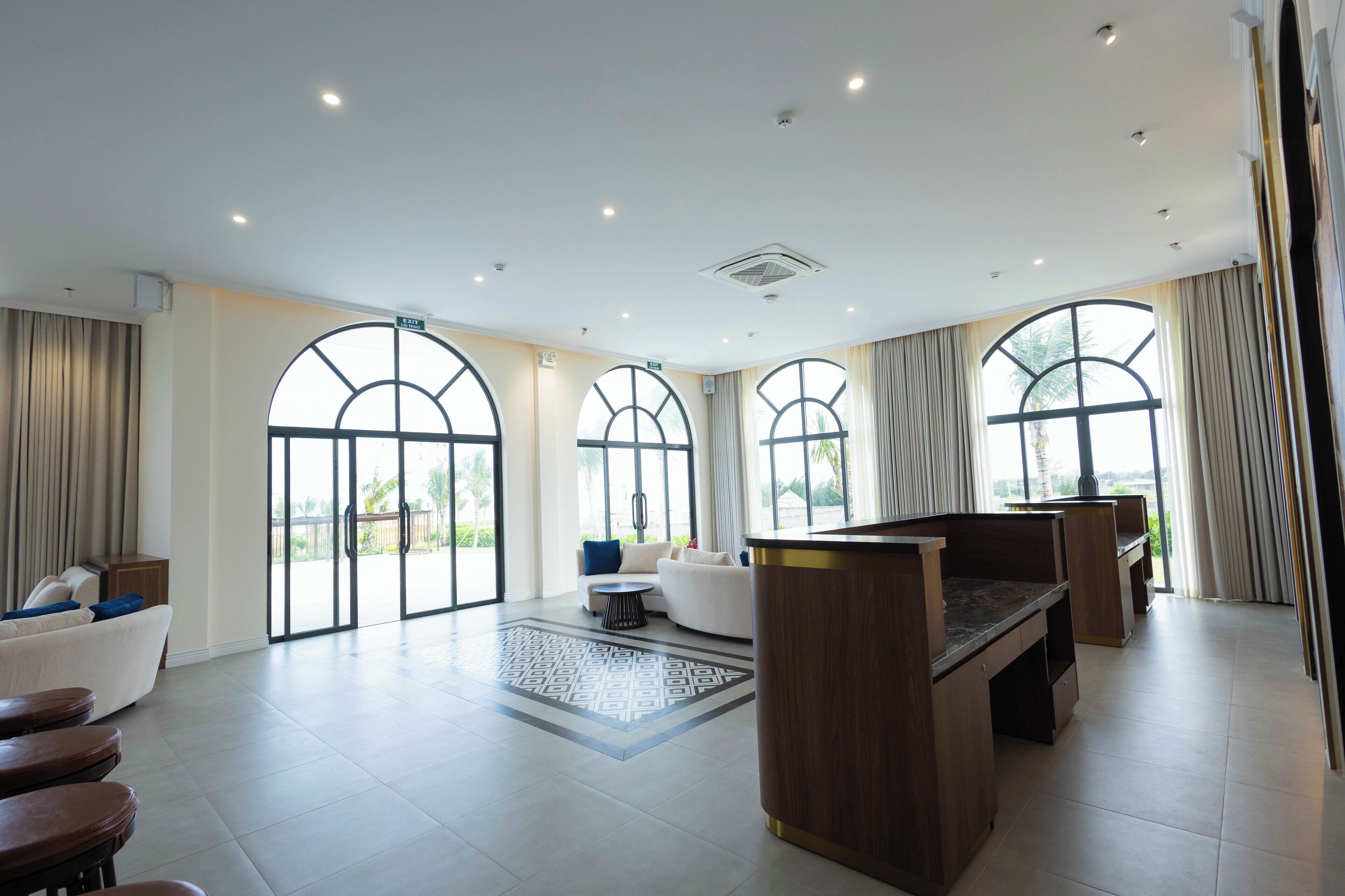 40-inch TV with cable channels