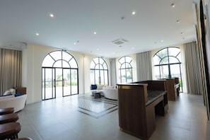 40-inch TV with cable channels - Polaris Beach Villa and Resort (Ham Thuan Nam)