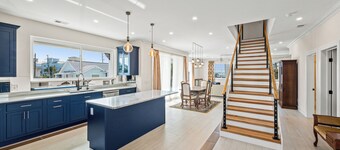 New Luxury Villa on Sunset Beach, Roof Top Spa, Gulf Views, Outdoor Kitchen