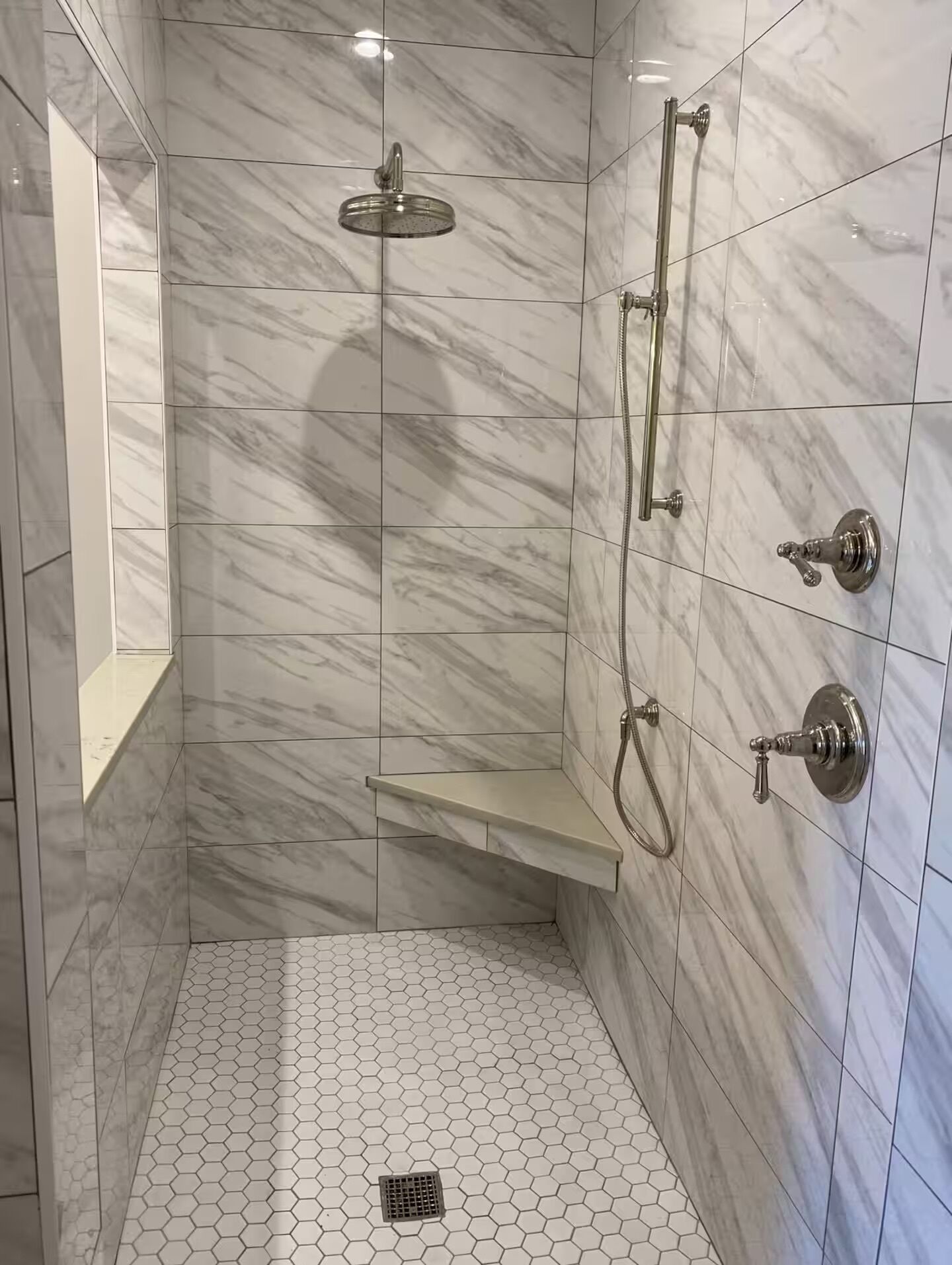 Dusche, Handtücher, Toilettenpapier