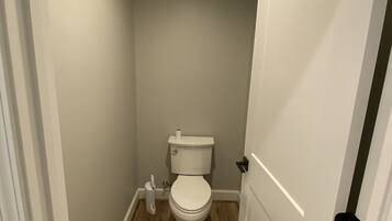 Dusche, Handtücher, Toilettenpapier