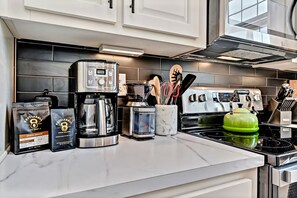 Fridge, microwave, oven, stovetop - #HabitueHomes - Bronco Basecamp - Walk to BSU! (Boise)