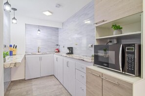 Apartment | Private kitchen - 2bedroom with pooltable 1 block -Lleras  (Medellín)