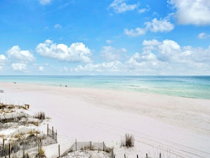 On the beach - Directly On The Beach! Parking, Sleeps 8, Sanddollar 19A (Miramar Beach)