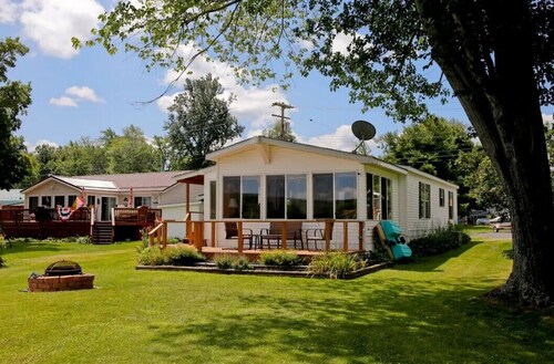 Cozy 2 bedroom Lake Cottage on Lamoka Lake in Bradford New York