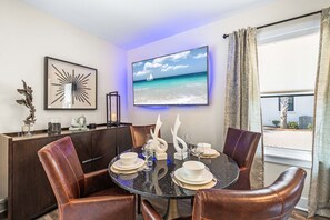 Dining - Surfside Breeze: 30A Home, Pool & Beach Access (Santa Rosa Beach)