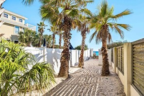 Property grounds - Sand-Tastic! Beach Access, Bikes, Pool & Hot Tub (Rosemary Beach)