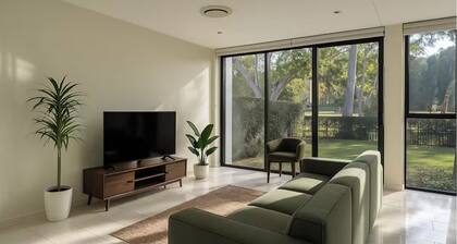 Golfside Escape – Stylish 3BR Townhouse in Robina