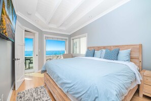 3 bedrooms, free WiFi, bed sheets - 3BR Oceanfront Home w/ Balcony Right Over the Sand! (Newport Beach)