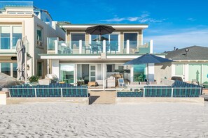 Outdoor dining - 3BR Oceanfront Home w/ Balcony Right Over the Sand! (Newport Beach)