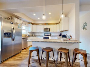 Fridge, microwave, oven, stovetop - Boardwalk, Shared Pool, Parking for 5 (Port Aransas)
