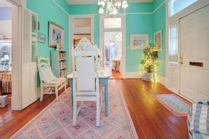 Interior - 6 BR/3BA Beautiful, Historic, Charming, Streetcar, French Quarter, Sleeps 14! (Metairie)