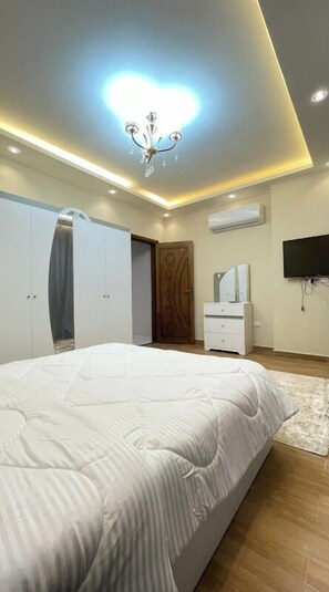 3 bedrooms, WiFi, bed sheets - 3 Bedroom Apartment with private yard @New Cairo (Cairo)