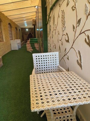 Outdoor dining - 3 Bedroom Apartment with private yard @New Cairo (Cairo)