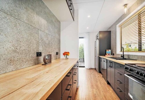  Family Getaway with only a 4min stroll to the Beach