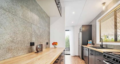 Family Getaway with only a 4min stroll to the Beach