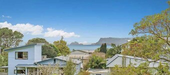  Family Getaway with only a 4min stroll to the Beach