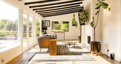 Luxury Spanish Villa w/ Pool,
Views, 8& Guest House