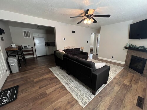 Convenient & Cozy condo on 400